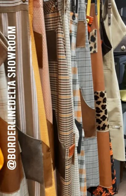Solo da BorderlineDelta
Showroom in
Via E. Fermi nr.70
Vicenza (Veneto-Italy)
Info@borderlinedelta.com
Www.borderlinedelta.com
#borderlinedelta #showroom #vicenza #madeinitaly🇮🇹 #fattoamano
#fattoamanoconamore❤️ #apronstyle #jeansapron #grembiuli #grembiulipersonalizzati #horeca #horecafashion #horecadesign #horecastyling #grembiulitessutoepelle #grembiulipelle #grembiulijeans #grembiulijeanspelle #grembiulitessuto