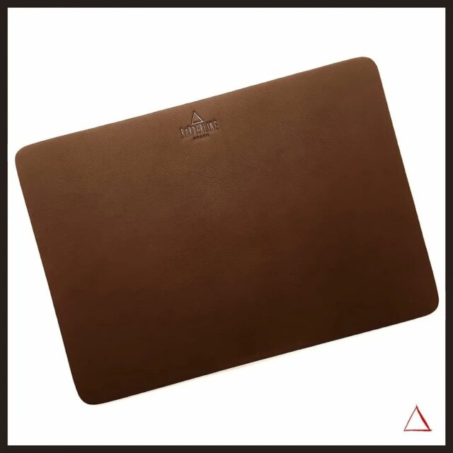 LEATHER DESK PAD
vari colori e formati
con personalizzazione a fuoco.
Per informazioni:
📞 +39 3283445545
info@borderlinedelta.com
#desckpad #sottomanoscrivania #handmadewithlove #handmadeinitaly #blackexcellence #luxuryleather #luxuryleatheraccessories #handmade #business #office #sottomanonero #marchioafuoco #leatheraccessories #salariunioni #sottocassa #proteggiscrivania #scrivaniaordinata #scrivaniaufficio